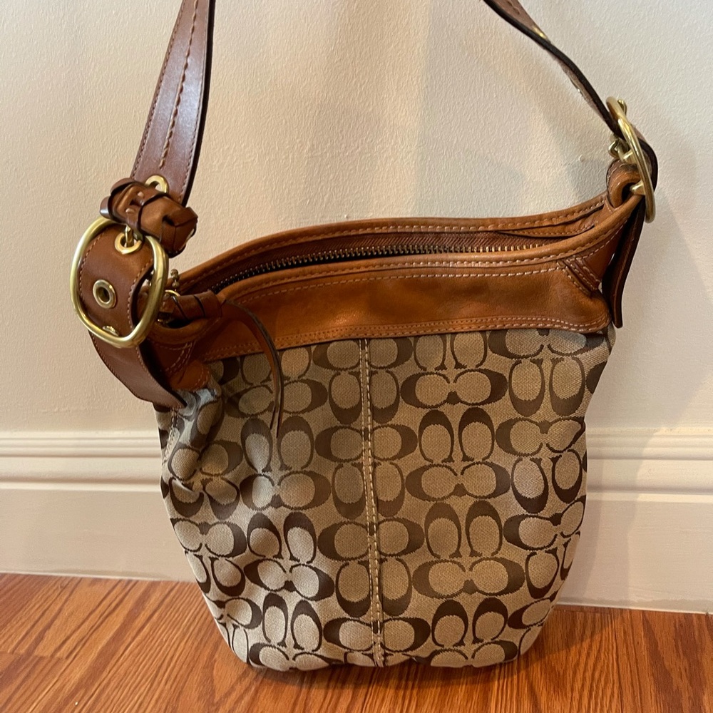 Coach Pre Loved messenger bucket bag